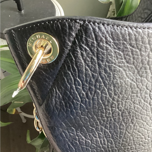 gorgeous and spacious MICHAEL KORS leather bag NWOT - Picture 6 of 9